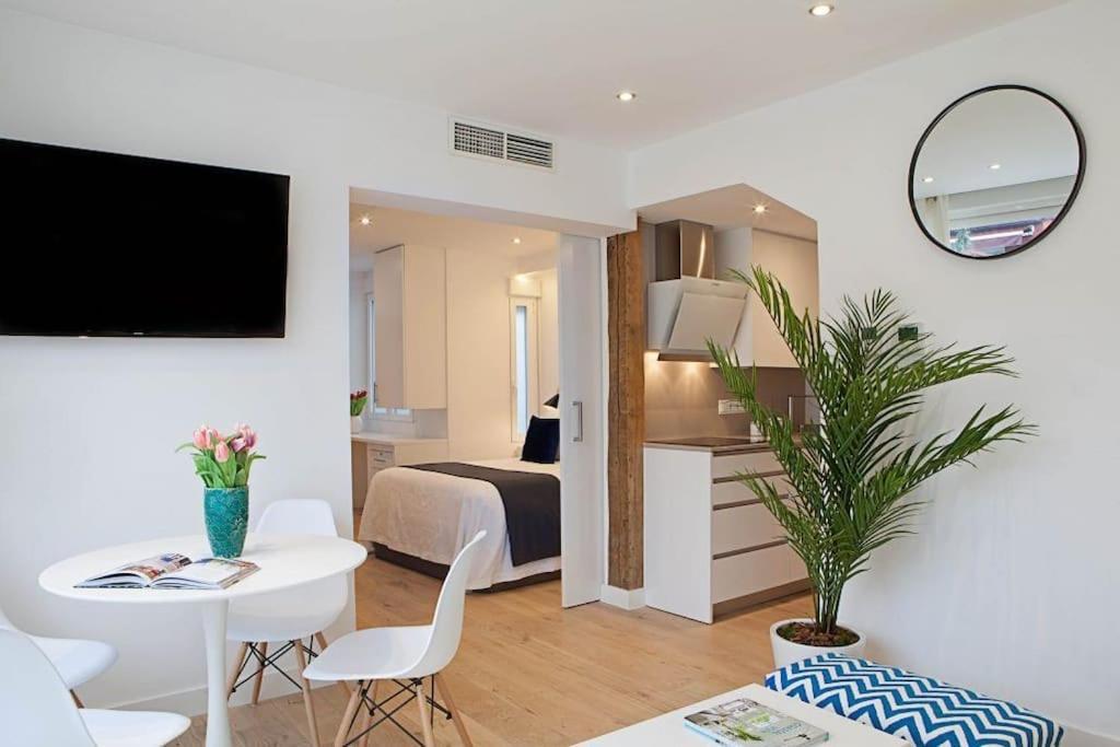 Luminoso Apartamento Con Terraza En Sol Apartment Madrid Exterior photo
